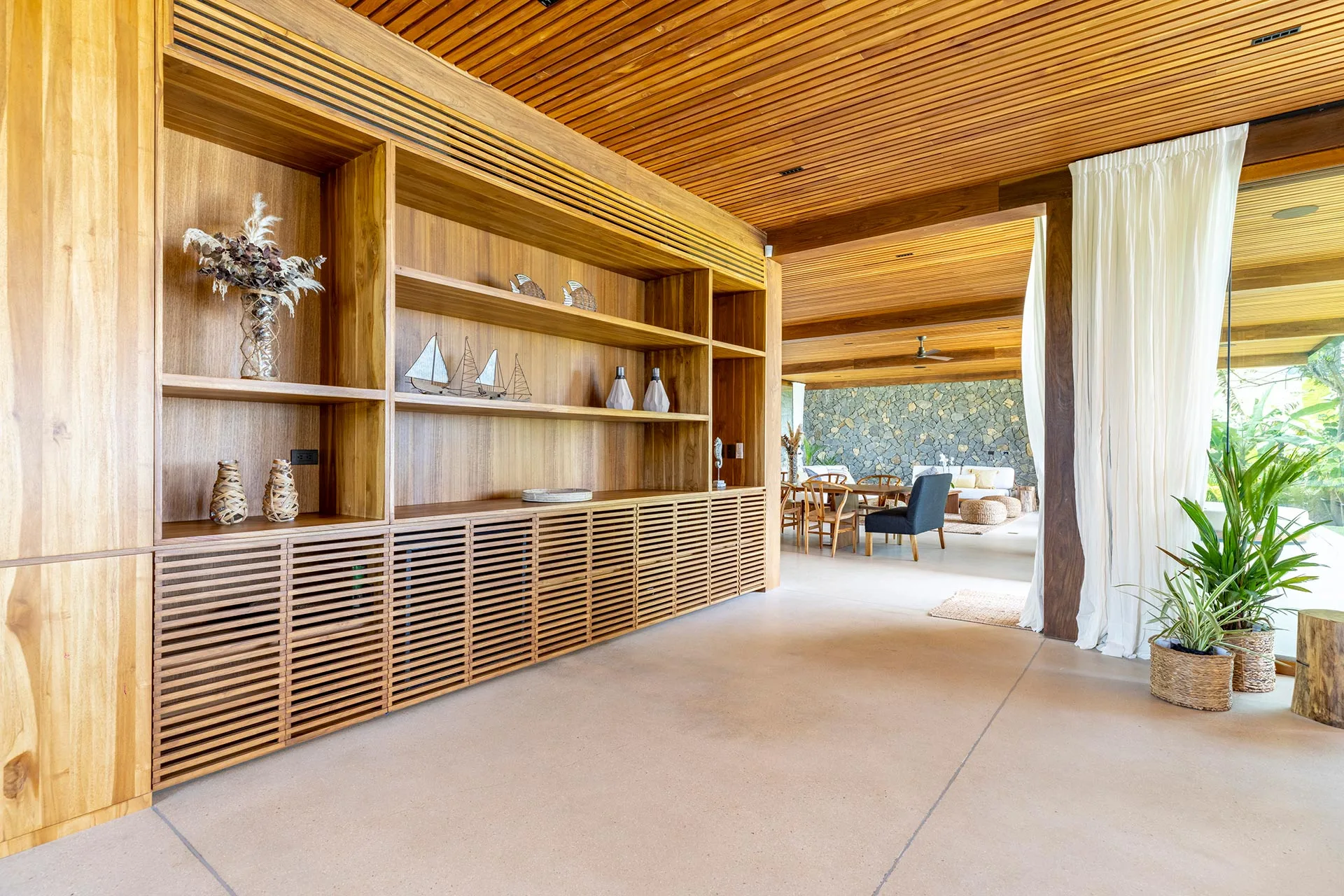 Playa Negra Retreat Library